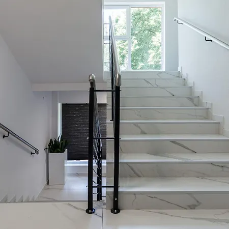Aqua House Bed & Breakfast 3*